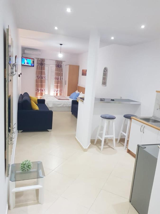 Studio By The Beach - Vlorë 외부 사진