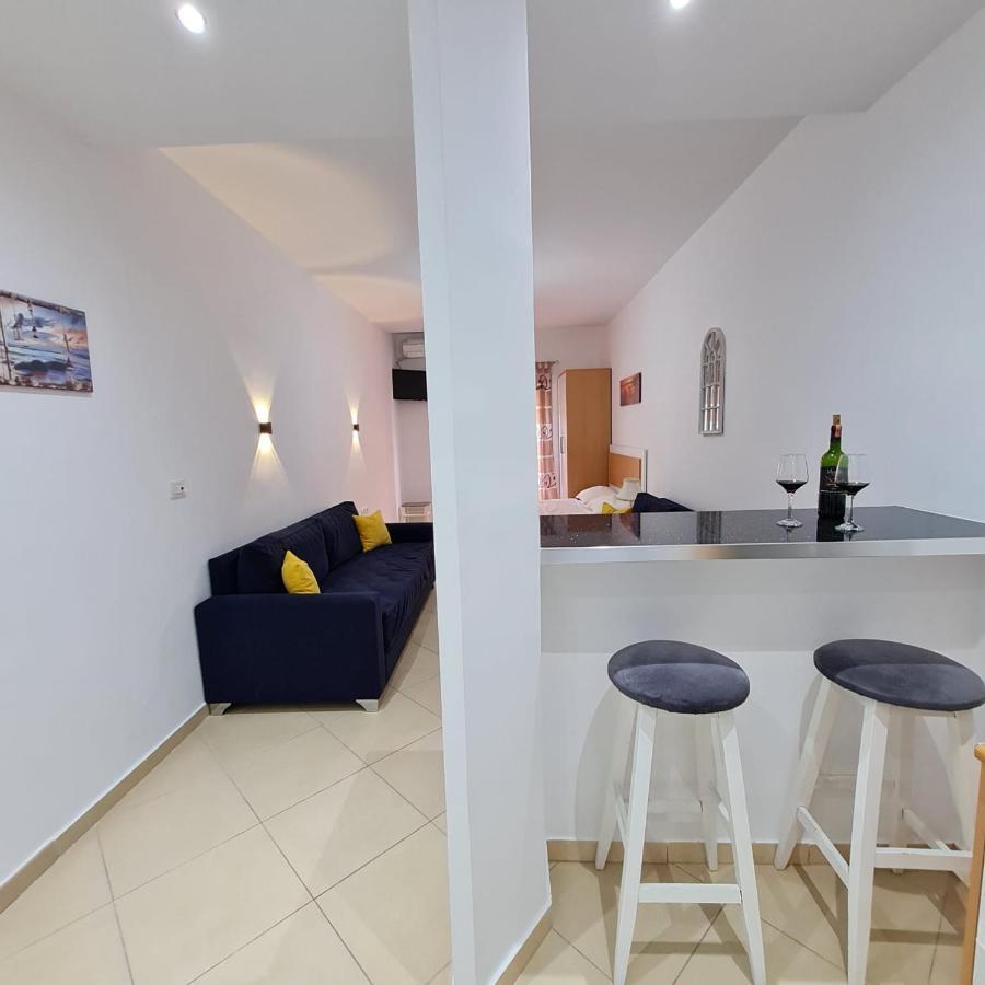 Studio By The Beach - Vlorë 외부 사진