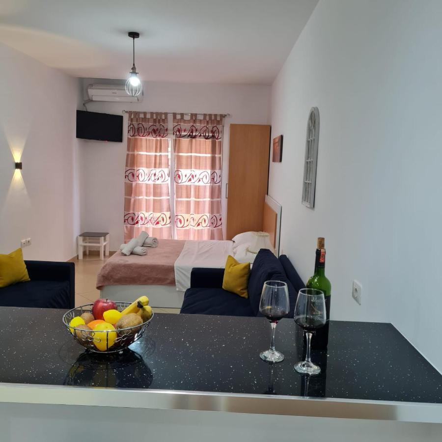 Studio By The Beach - Vlorë 외부 사진